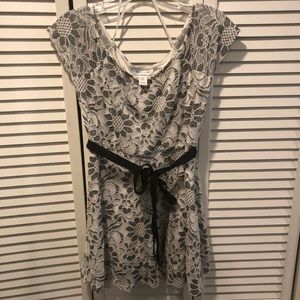 Black/white lace maternity top